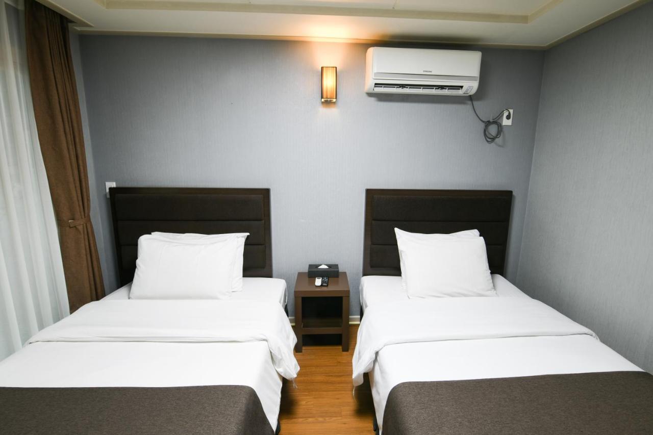 Jeju Airport Hotel Екстер'єр фото