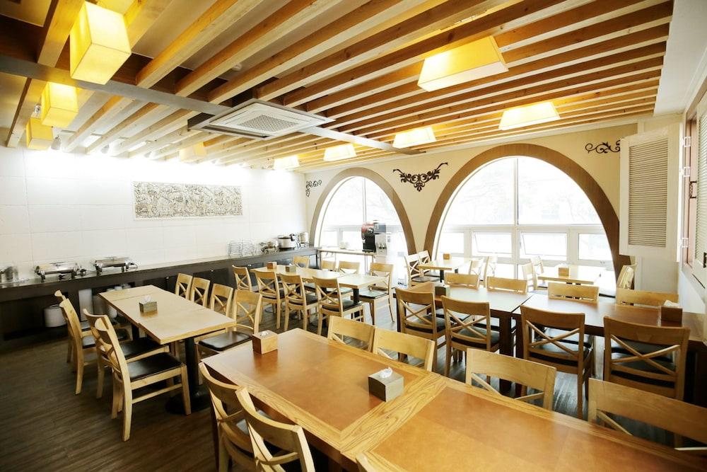 Jeju Airport Hotel Екстер'єр фото