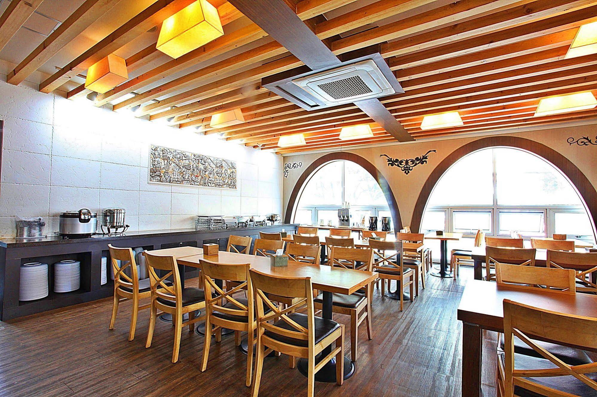 Jeju Airport Hotel Екстер'єр фото