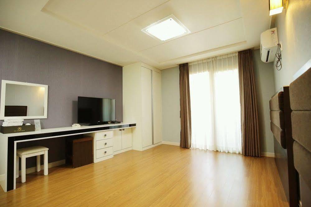 Jeju Airport Hotel Екстер'єр фото