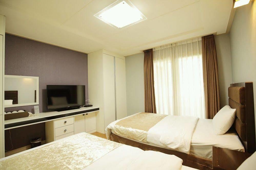 Jeju Airport Hotel Екстер'єр фото