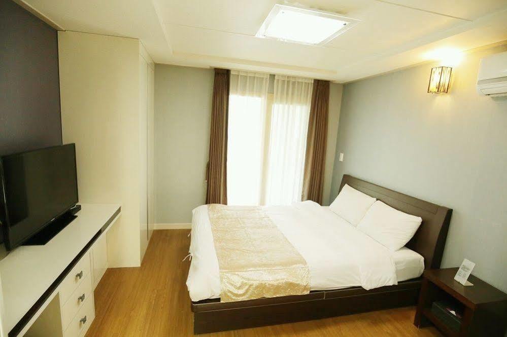 Jeju Airport Hotel Екстер'єр фото