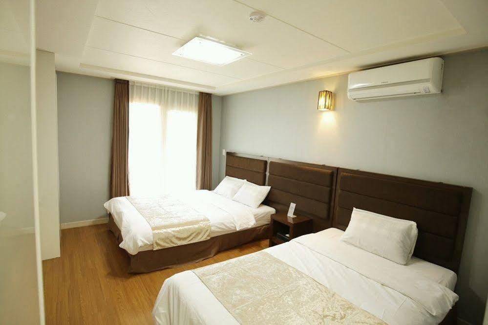 Jeju Airport Hotel Екстер'єр фото