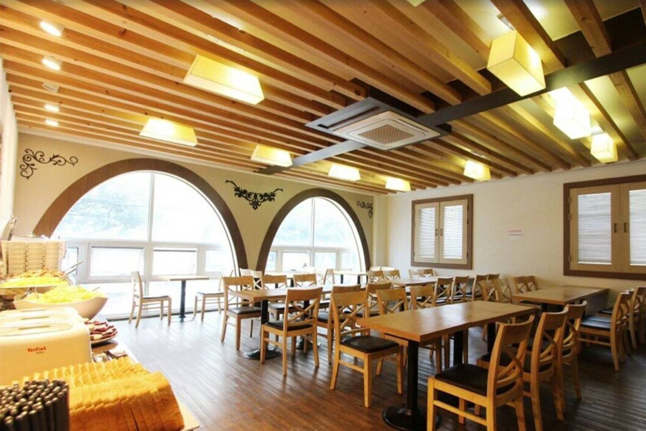 Jeju Airport Hotel Екстер'єр фото