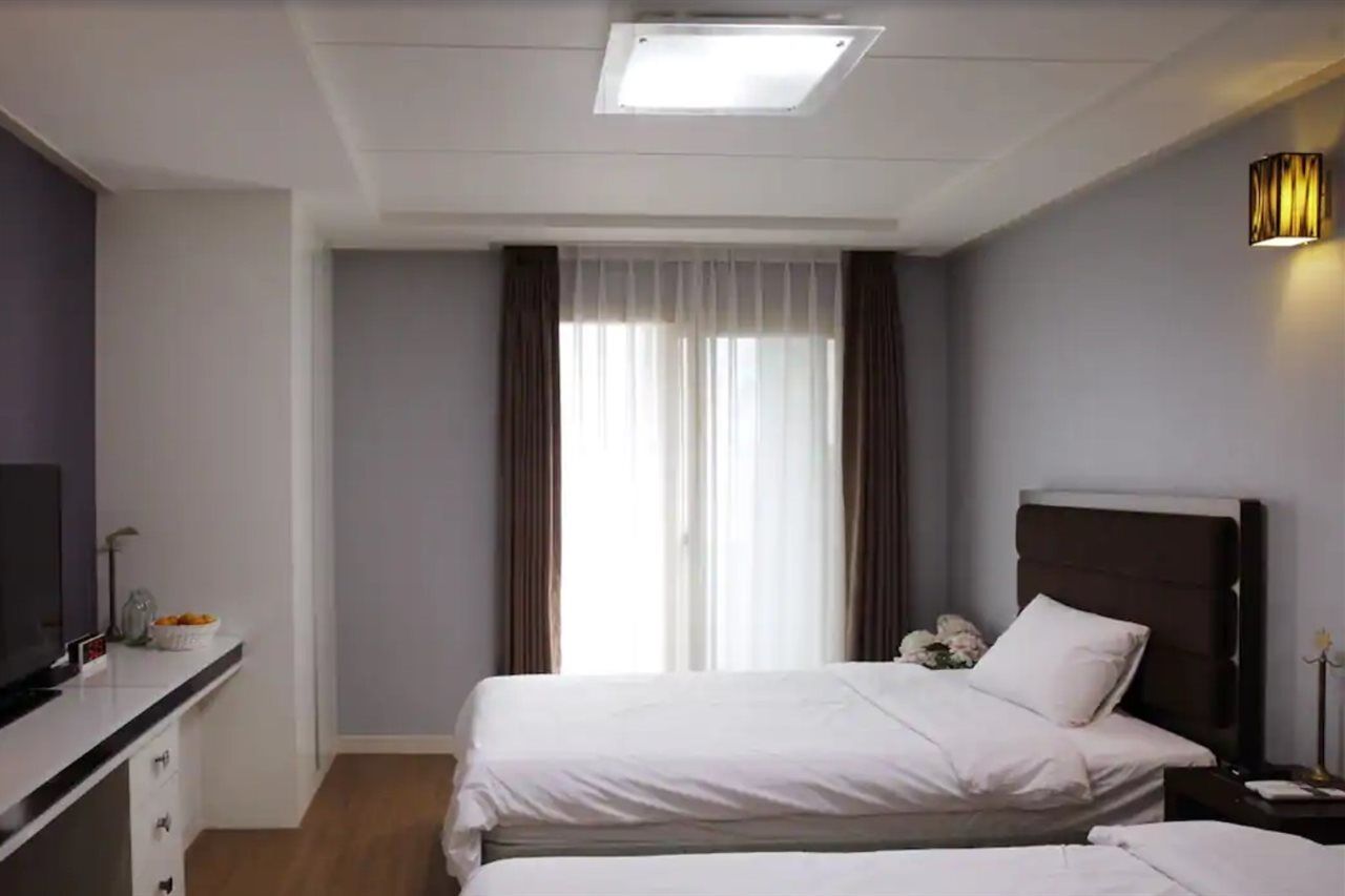 Jeju Airport Hotel Екстер'єр фото